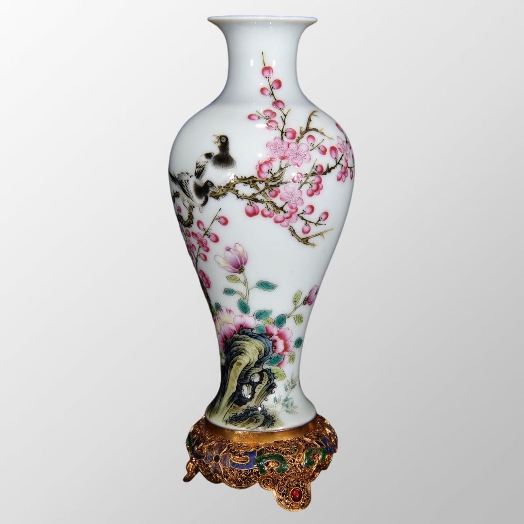 Chinese Famille Rose Flower Design Porcelain Vase W Gold Wires Enamel Inlay Red Coral & Gem Base: Chinese Famille Rose Flower Design Porcelain Vase W Gold Wires Enamel Inlay Red Coral & Gem BaseDimension:205 x 80(mm)8.07 x 3.15(inches)