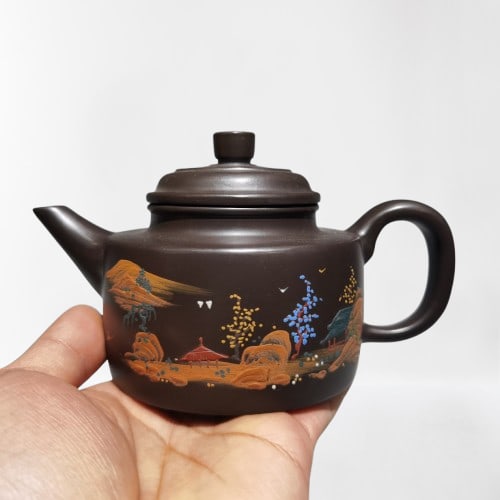 Vintage Chinese Yixing Zisha Clay Teapot w Artist Signed: Vintage Chinese Yixing Zisha Clay Teapot w Artist SignedDimension: 160 x 90 (mm) 6.30 x 3.54(inches) Capacity: 320 ml