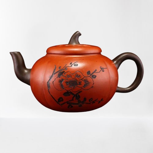 Old Chinese Yixing Zisha Clay Teapot w Artist Signed & Lacquerware Box: Old Chinese Yixing Zisha Clay Teapot w Artist Signed & Lacquerware BoxDimension: 200 x 200 x 180 (mm)7.87 x 7.87 x 7.09 (inches) Dimension: 140 x 90 x 80 (mm) 5.51 x 3.54 x 3.15 (inches) Weight: 0.63