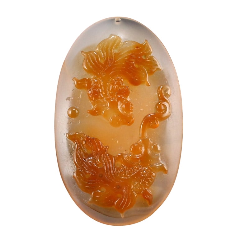 Natural Agate Low Relief Goldfish Pendant w Certificate: Natural Agate Low Relief Goldfish Pendant w Certificate Dimension: 67 x 40 x 16(mm) 2.64 x 1.57 x 0.63(inches) Weight: 0.12 lbs/56.54 g The wooden stand not included.
