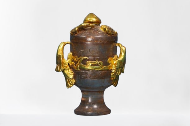 Vintage Chinese Gilt Gold Peking Glass Double Ear Phoenix Cup: Vintage Chinese Gilt Gold Peking Glass Double Ear Phoenix CupDimension: 115 x 40 (mm)4.53 x 1.57 (inches) Weight: 0.74 lbs/ 334 g