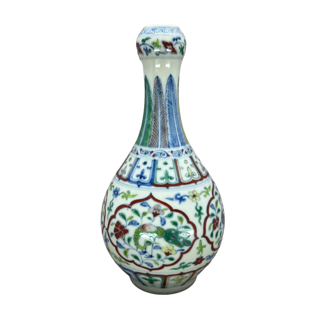 Chinese Doucai Porcelain Vase: Chinese Doucai Porcelain VaseDimension: 205 x 100 (mm) 8.07 x 3.94 (inches) Weight: 0.69 lbs/ 314.3 g