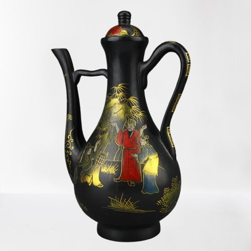 Vintage Chinese Gilt Gold Black Lacquerware Wine Pot: Vintage Chinese Gilt Gold Black Lacquerware Wine Pot w Qianlong Mark Dimension: 233 x 148 x 115(mm) 9.17 x 5.83 x 4.53(inches) Weight: 0.52 lbs/238 g