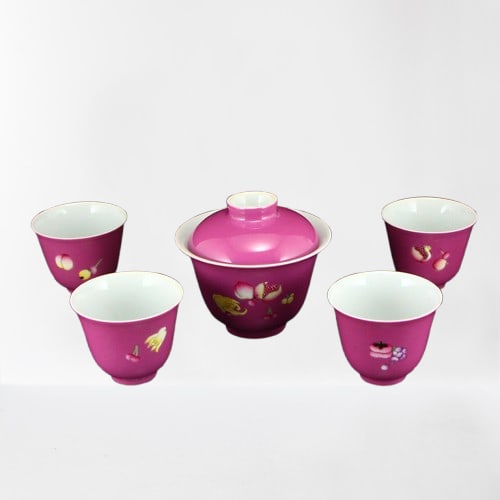 A Set Beautiful Chinese Rouge Red Glaze Porcelain Covered Bowl & Cups: A Set Beautiful Chinese Rouge Red Glaze Porcelain Covered Bowl & Cups w Yongzheng Mark Covered Bowl Dimension: 85 x 95 x 95(mm) 3.35 x 3.74 x 3.74 (inches) Cup Dimension: 50 x 65 x 65 (mm) 1.97 x 2.56