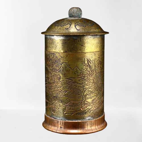 Vintage Chinese Gilt Gold Bronze Toothpick Box: Vintage Chinese Gilt Gold Bronze Toothpick BoxDimension: 76 x 42 x 42 (mm)2.99 x 1.65 x 1.65 (inches) Weight 0.13 lbs/ 61 g
