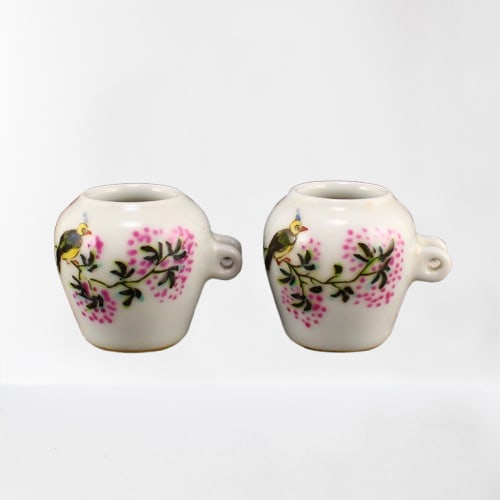 A Pair Chinese Famille Rose Porcelain Bird Feeder Jar: A Pair Chinese Famille Rose Porcelain Bird Feeder Jar Dimension: 34 x 43 x 35(mm) 1.34 x 1.69 x 1.38(inches) Weight: 0.09 lbs/43 g