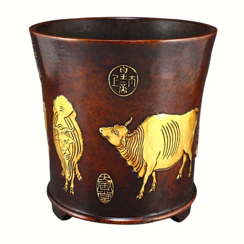 Chinese Gilt Gold Copper Five Oxen Brush Pot: Chinese Gilt Gold Copper Five Oxen Brush Pot w Xuande MarkDimension: 140 x 140 x 150(mm) 5.51 x 5.51 x 5.90(inches) Weight: 5.89 lbs/2674 g