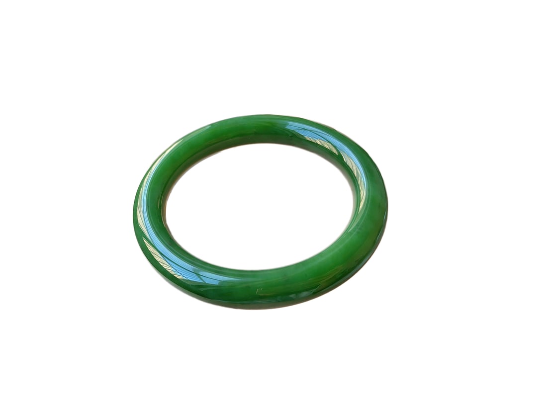 Inside Diameter 56mm Chinese Green Hetian Jade Bracelet: Inside Diameter 56mm Chinese Green Hetian Jade BraceletInside Diameter: 56 (mm) 2.20 (inches)Dimension: 10.4 x 10 (mm) 0.41 x 0.39 (inches)