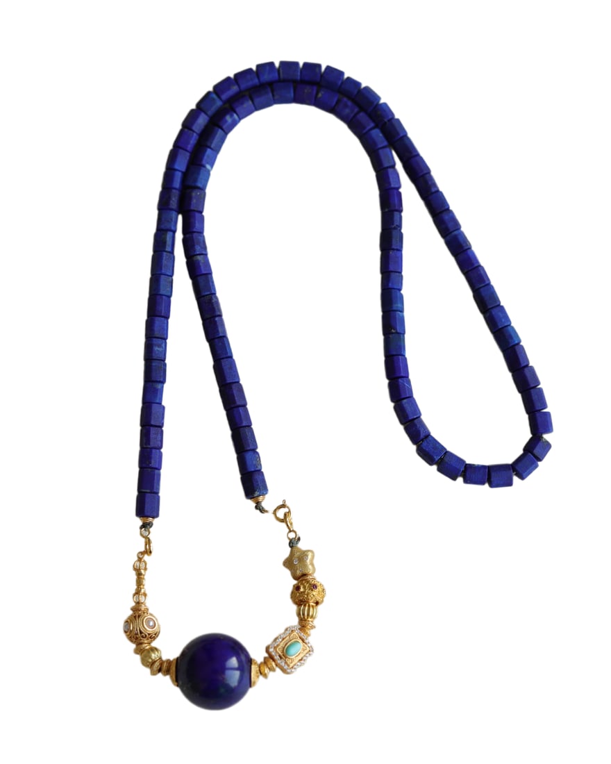 20mm Natural Lapis Lazuli Beads Necklace: 20mm Natural Lapis Lazuli Beads NecklaceDimension: 20 (mm) 0.79 (inches)
