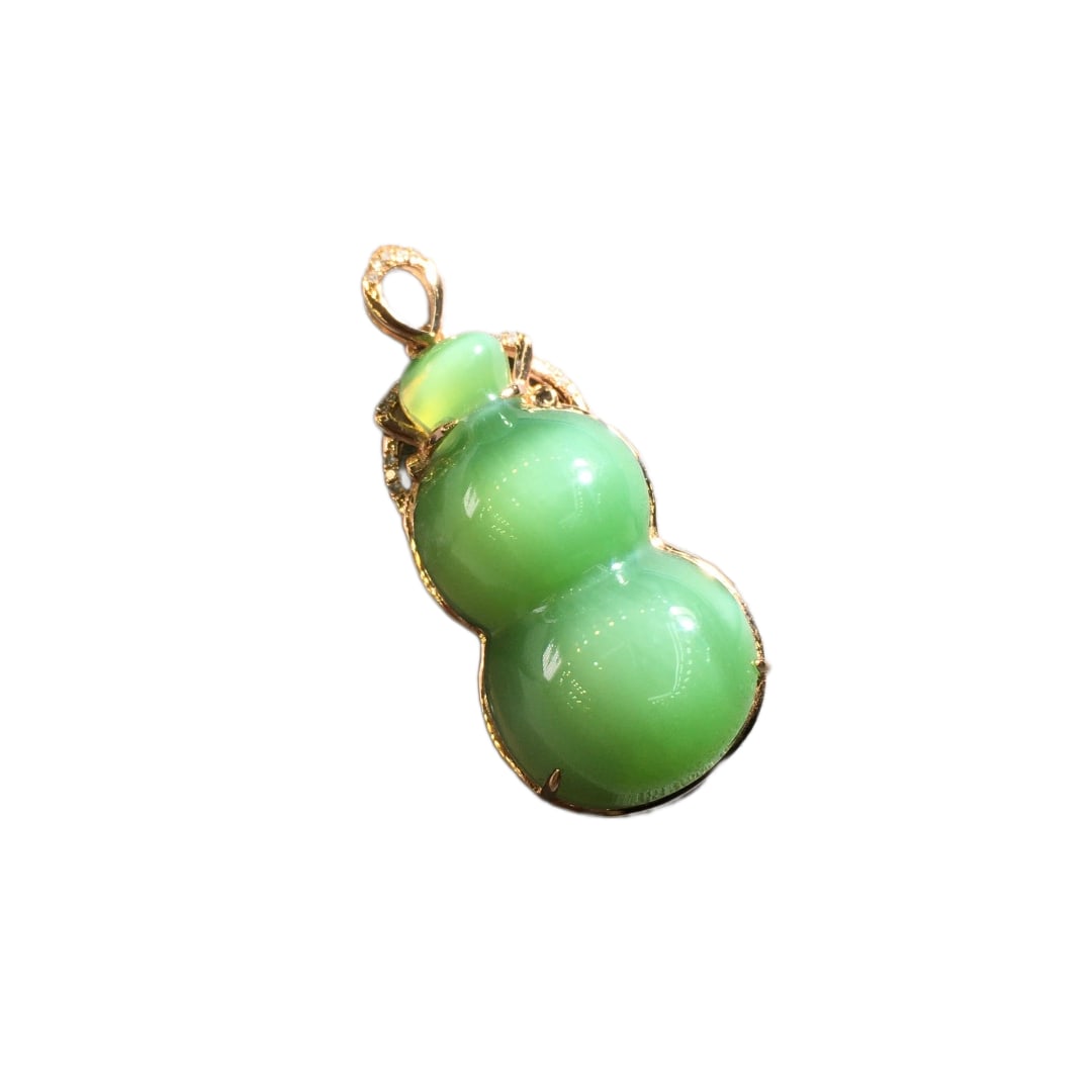 Chinese 18K Gold Inlay Green Hetian Jade Hand-Carved Gourd Pendant 5.66g: Chinese 18K Gold Inlay Green Hetian Jade Hand-Carved Gourd Pendant 5.66gDimension: 27 x 14.5 x 11.5 (mm) 1.06 x 0.57 x 0.45 (inches) Weight: 0.01 lbs/ 5.66 g