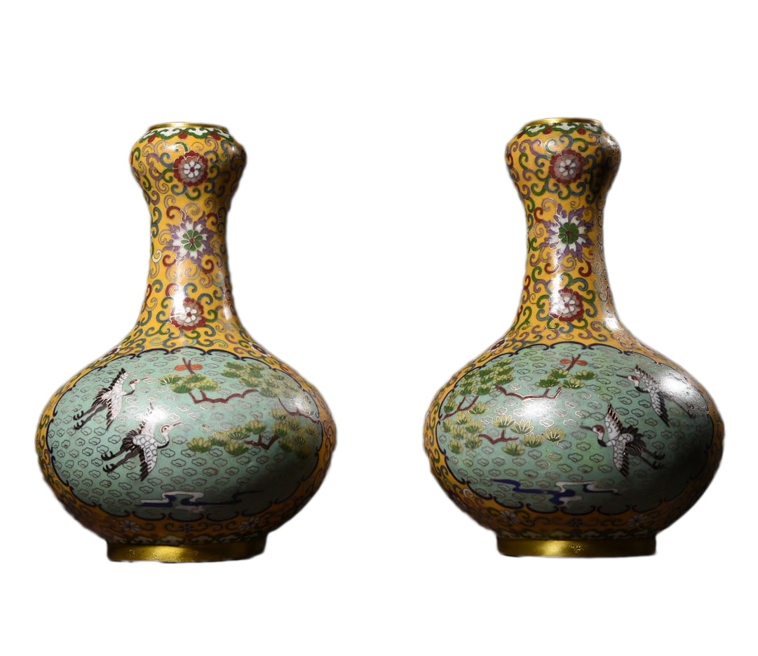 Chinese Gilt-Gold Copper Cloisonne Animal & Plant Vase w Pine Tree & Crane,Old 7110g: Chinese Gilt-Gold Copper Cloisonne Animal & Plant Vase w Pine Tree & Crane,Old 7110gDimension: 310 x 210 x 50 (mm) 12.20 x 8.27 x 1.97 (inches) Total Weight: 15.67 lbs/ 7110 g