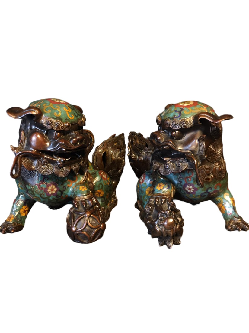 A Pair Chinese Copper Cloisonne Fortune Lion Statues: A Pair Chinese Copper Cloisonne Fortune Lion Statues 8000gDimension: 300 x 180 x 170 (mm) 11.81 x 7.09 x 6.69 (inches) Weight: 17.64 lbs/ 8000 g