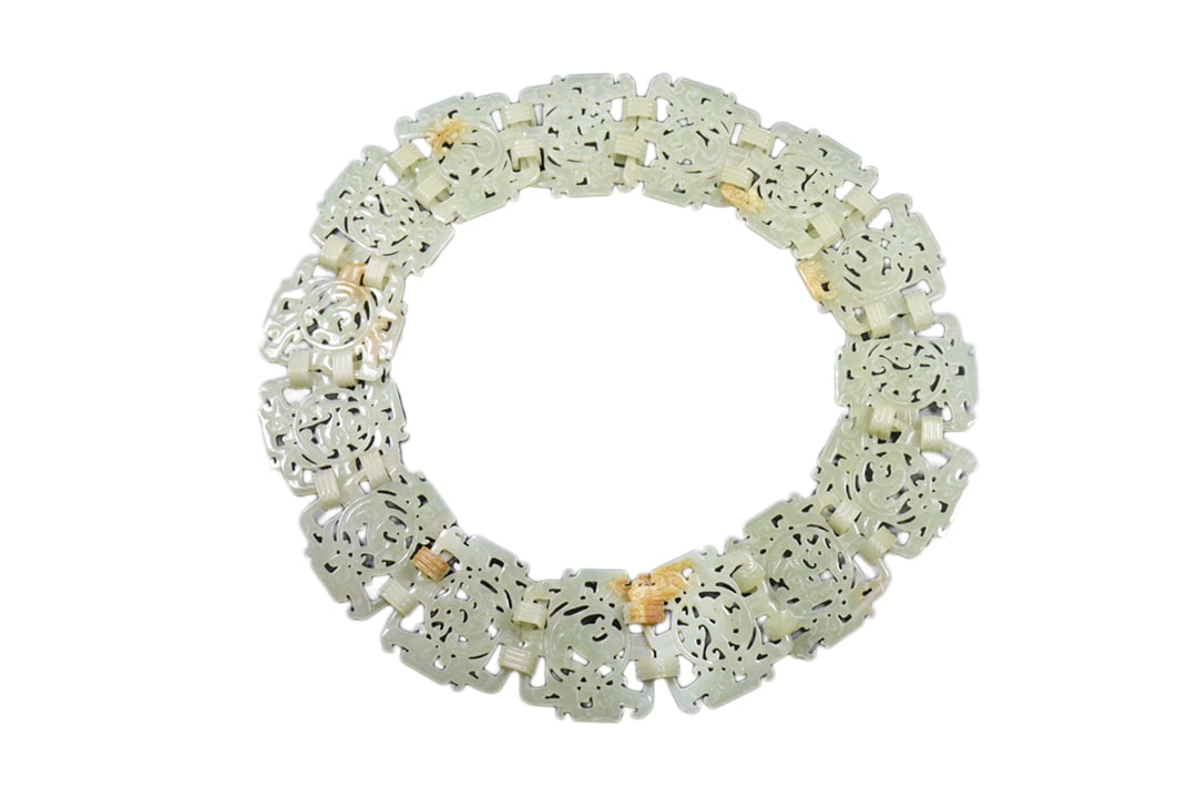 Chinese Hetian Jade Waistband Carved By One Piece Jade,Old 341g: Chinese Hetian Jade Waistband Carved By One Piece Jade,Old 431gDimension: 90 x 65 (mm) 3.54 x 2.56 (inches) Weight: 0.95 lbs/ 431 g