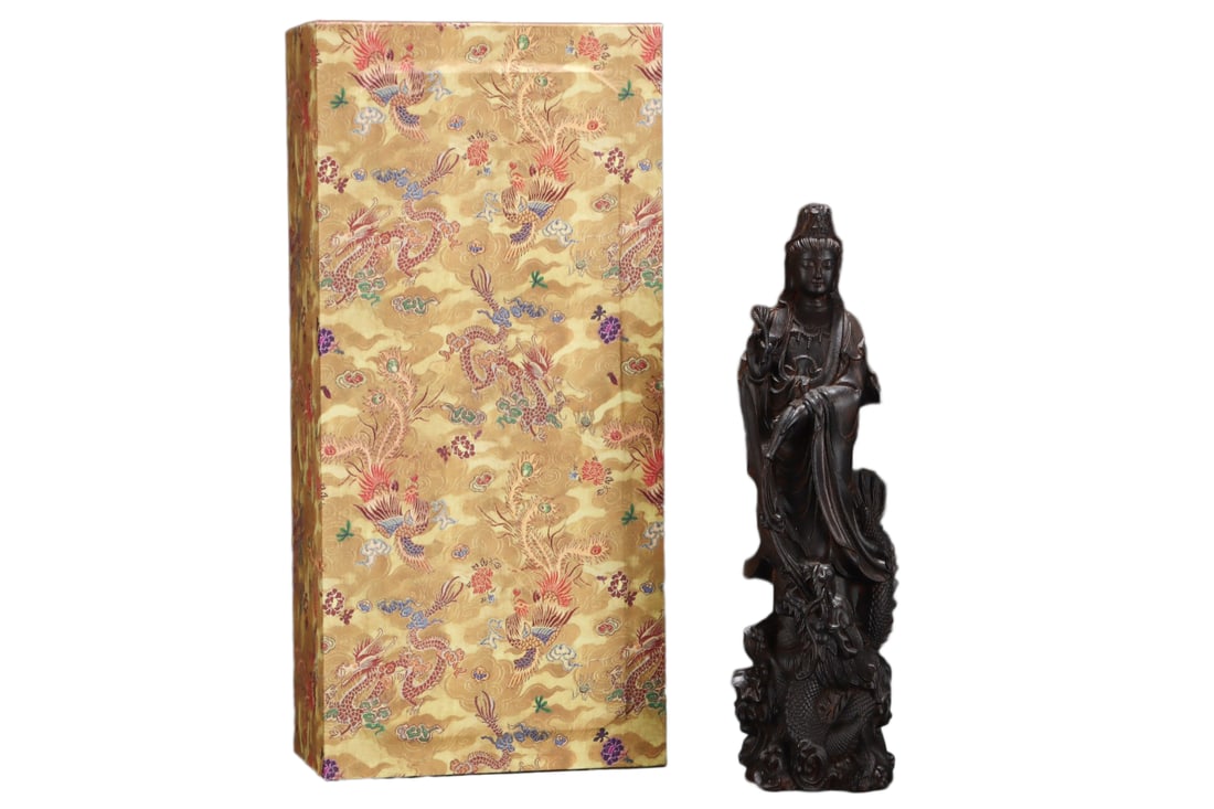 Chinese Chenxiang Wood Hand-Carved Kwan-yin Statue,Old: Chinese Chenxiang Wood Hand-Carved Kwan-yin Statue,OldDimension: 330 x 87 x 80 (mm) 12.99 x 3.42 x 3.15 (inches)