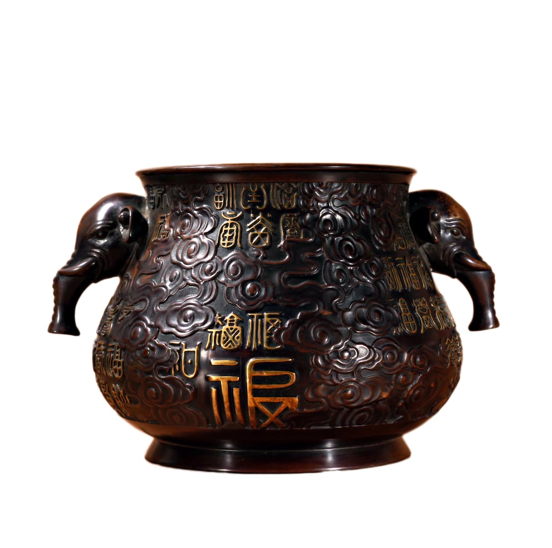 Chinese Gilt-Gold Copper Double Ear Elephant Incense Burner,Old 4620g: Chinese Gilt-Gold Copper Double Ear Elephant Incense Burner,Old 4620g Dimension: 146 x 142 (mm)5.75 x 5.59 (inches) Weight: 10.18 lbs/ 4620 g