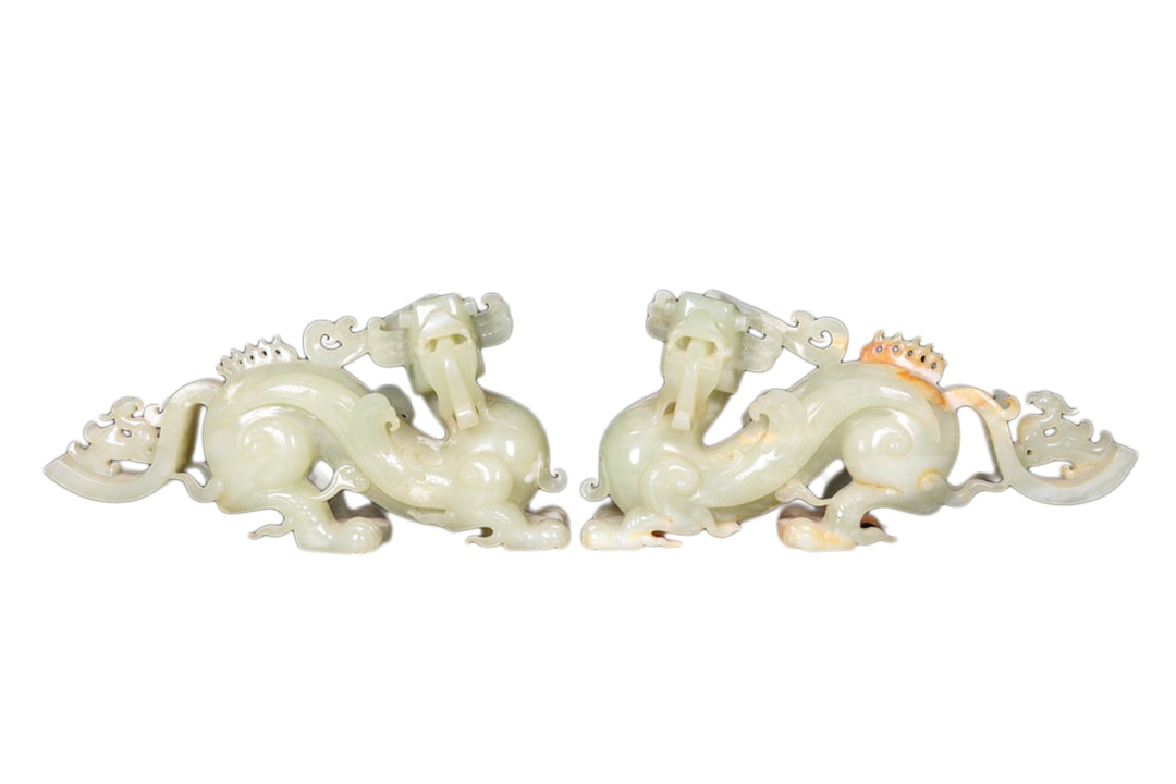 A Pair Hetian Jade Hand-Carved Divine Beast Statues: A Pair Hetian Jade Hand-Carved Divine Beast StatuesSingle Dimension: 260 x 125 x 80 (mm) 10.24 x 4.92 x 3.15 (inches) Single Weight: 4.41 lbs/ 2003 g