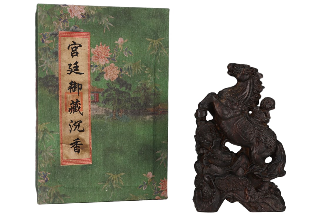 Vintage Chenxiang Wood Hand-Carved Animal Statue w Horse & Monkey: Vintage Chenxiang Wood Hand-Carved Animal Statue w Horse & MonkeyDimension: 220 x 130 x 50 (mm) 8.66 x 5.12 x 1.97 (inches) The final purchase includes the box.