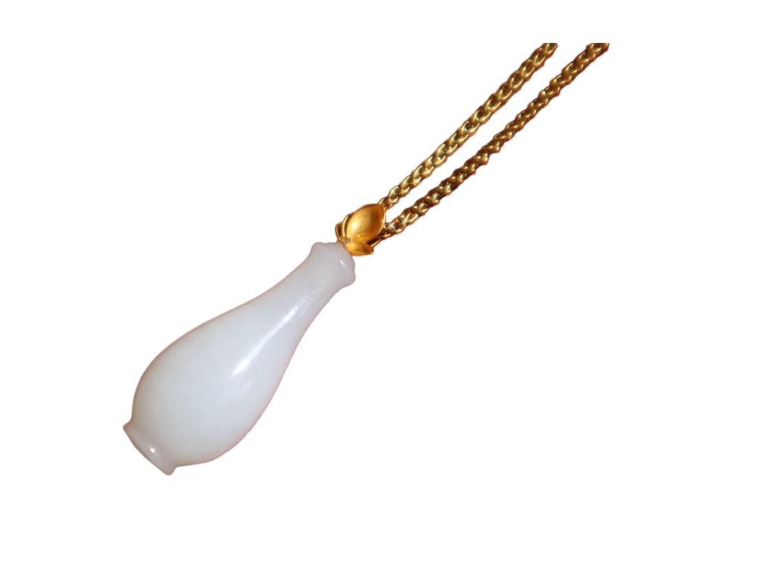 Natural 18K Gold Inlay White Hetian Jade Hand-Carved Small Vase Pendant: Natural 18K Gold Inlay White Hetian Jade Hand-Carved Small Vase Pendant (This piece exhibits first-grade white? coloration, characterized by an extremely fine and delicate lipid-like texture? and exce