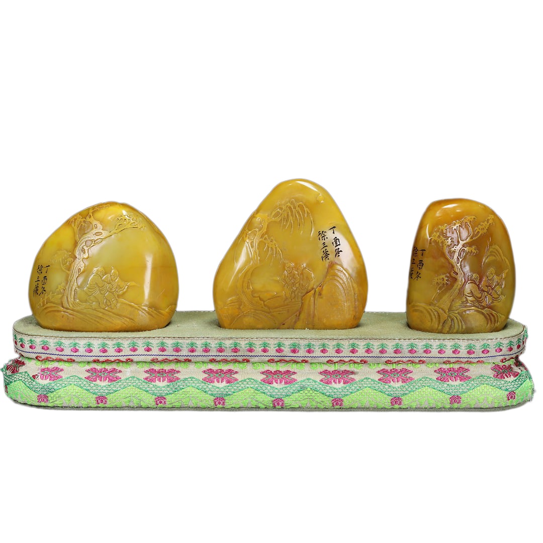 A Set Chinese Tianhuang Shoushan Stone Low Relief Firgue & Pine Tree Seal Statues w Sages Meeting: A Set Chinese Tianhuang Shoushan Stone Low Relief Firgue & Pine Tree Seal Statues w Sages MeetingDimension: 80 x 77 x 34 (mm) 3.15 x 3.03 x 1.34 (inches) Weight (without base): 1.81 lbs/ 823 gThe tota