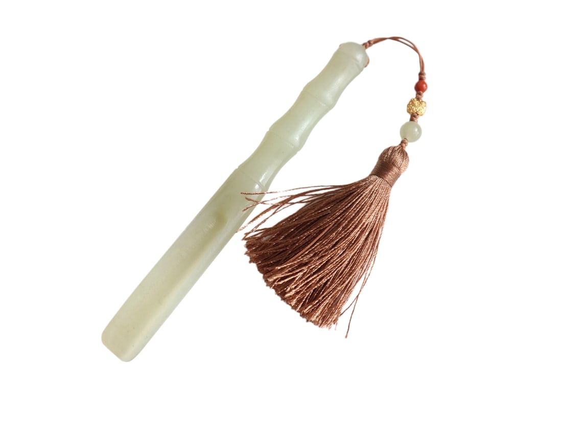 Natural Hetian Jade Hand-Carved Tea Scoop Statue w Fortune Bamboo: Natural Hetian Jade Hand-Carved Tea Scoop Statue w Fortune BambooDimension: 110 (mm) 4.33 (inches)