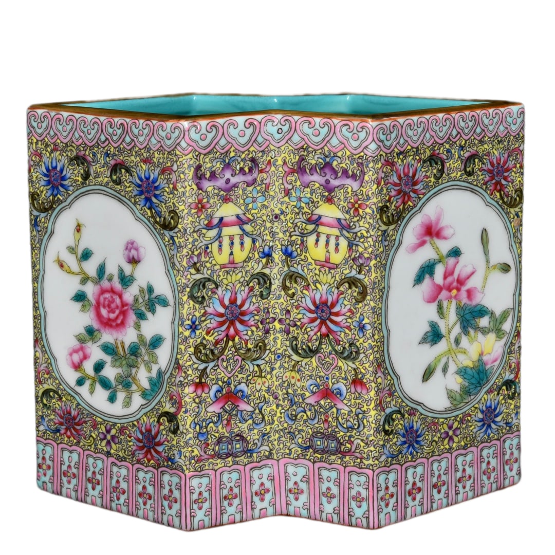 Porcelain Brush Pot Famille Rose w All Flowers Bloom Together,Qing Dynasty Qianlong Mark: Porcelain Brush Pot Famille Rose w All Flowers Bloom Together,Qing Dynasty Qianlong Mark Dimension: 157 x 125 (mm) 6.18 x 4.92 (inches)