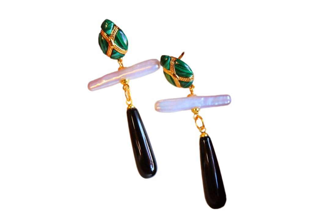 A Pair 925 Silver Inlay Black Agate & Pearl & Turquoise Earrings: A Pair 925 Silver Inlay Black Agate & Pearl & Turquoise Earrings Dimension: 54 (mm) 2.12 (inches)