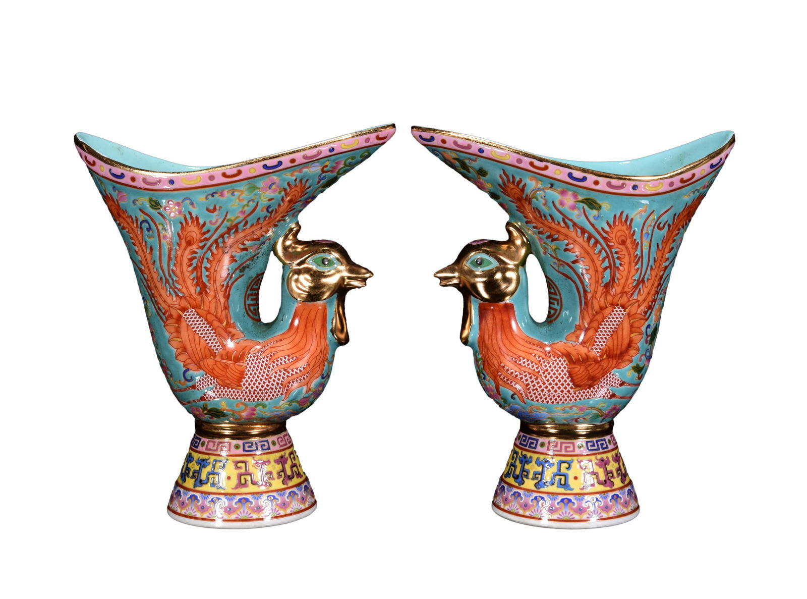 A Pair Porcelain Cup Gilt Gold Famille Rose w Phoenix,Qing Dynasty QianLong Mark: A Pair Porcelain Cup Gilt Gold Famille Rose w Phoenix,Qing Dynasty QianLong MarkDimension: 160 x 140 (mm) 6.30 x 5.51 (inches)