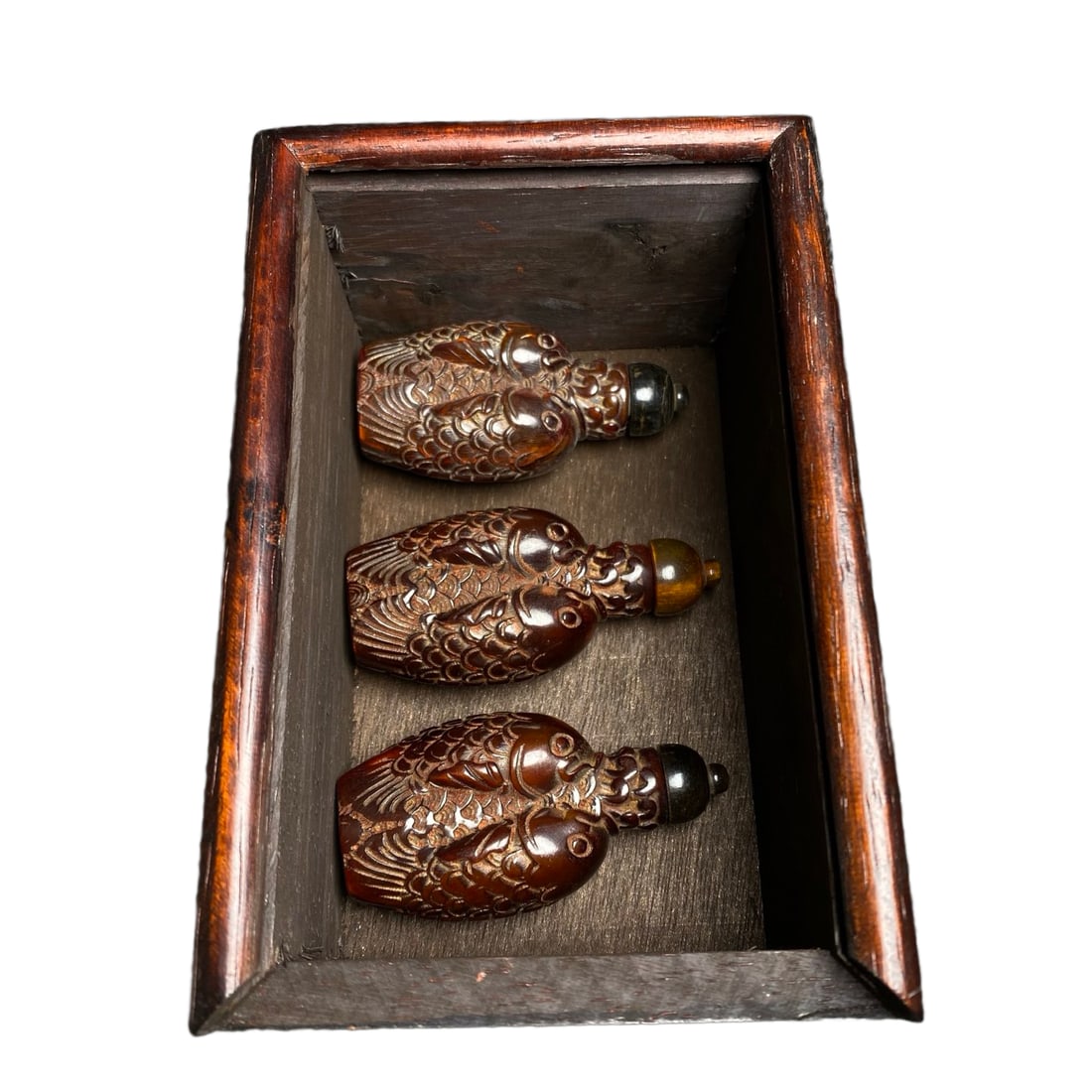 Vintage Ox Horn Snuff Bottle w Huali Wood Inlay Shell Box: Vintage Ox Horn Snuff Bottle w Huali Wood Inlay Shell BoxBox Dimension: 150 x 100 x 78 (mm) 5.90 x 3.94 x 3.07 (inches)