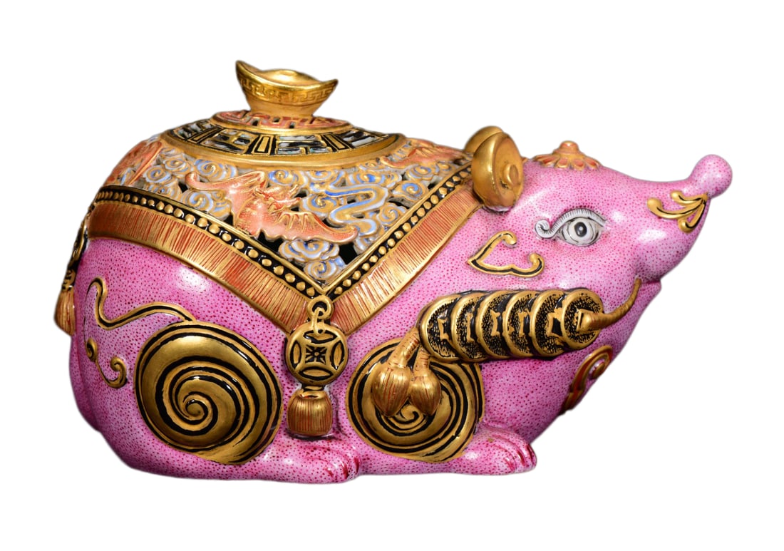 Porcelain Incense Burner Gilt Gold Rouge Red Glaze Famille Rose w Mouse,Qing Dynasty QianLong Mark: Porcelain Incense Burner Gilt Gold Rouge Red Glaze Famille Rose w Mouse,Qing Dynasty QianLong MarkDimension: 180 x 110 (mm) 7.09 x 4.33 (inches)