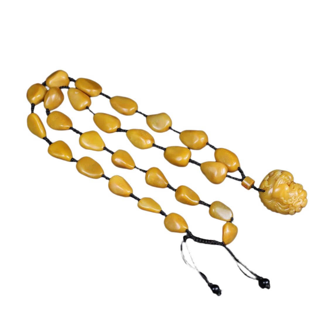 Vintage Tianhuang Shoushan Stone Hand-Carved Pendant w Fortune Lion & Hand Woven Beads Necklace: Vintage Tianhuang Shoushan Stone Hand-Carved Pendant w Fortune Lion & Hand Woven Beads NecklaceDimension: 35 x 30 (mm) 1.38 x 1.18 (inches) Weight: 0.26 lbs/ 118 g