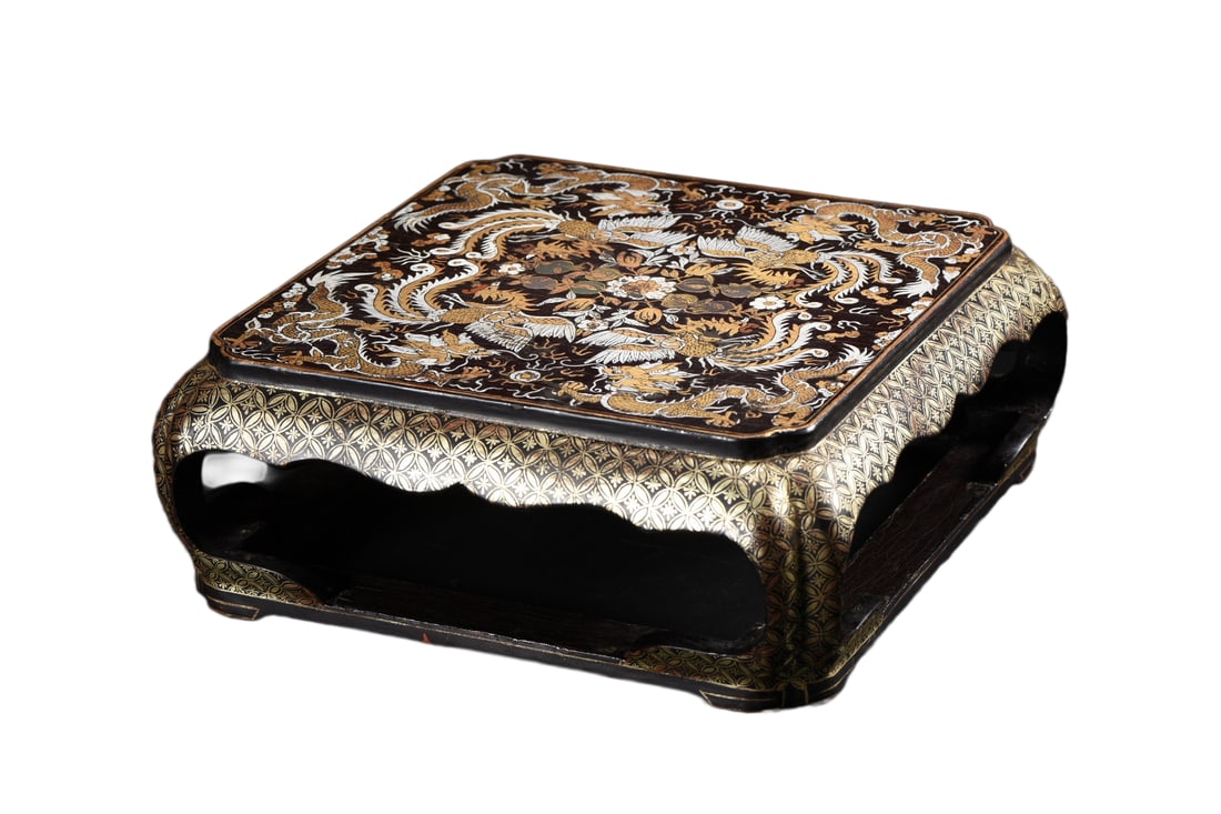 Vintage Gilt Gold Wooden-cored Lacquerware Table w Phoenix & Peony: Vintage Gilt Gold Wooden-cored Lacquerware Table w Phoenix & PeonyDimension: 300 x 300 (mm) 11.81 x 11.81 (inches)