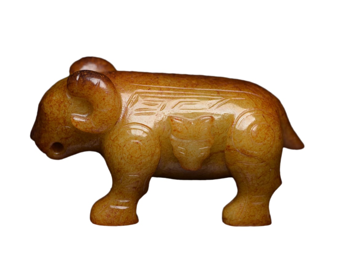 Vintage Hetian Jade Hand-Carved Beast Pendant: Vintage Hetian Jade Hand-Carved Beast Pendant Dimension: 77 x 41 x 36 (mm) 3.03 x 1.61 x 1.42 (inches) Weight: 0.31 lbs/ 143 g