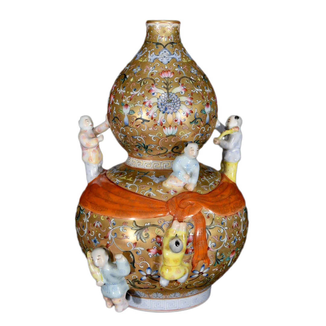 Porcelain Gourd Vase Famille Rose Enamel w Urchin,Qing Dynasty QianLong Mark: Porcelain Gourd Vase Famille Rose Enamel w Urchin,Qing Dynasty QianLong MarkDimension: 310 x 190 (mm) 12.20 x 7.48 (inches)