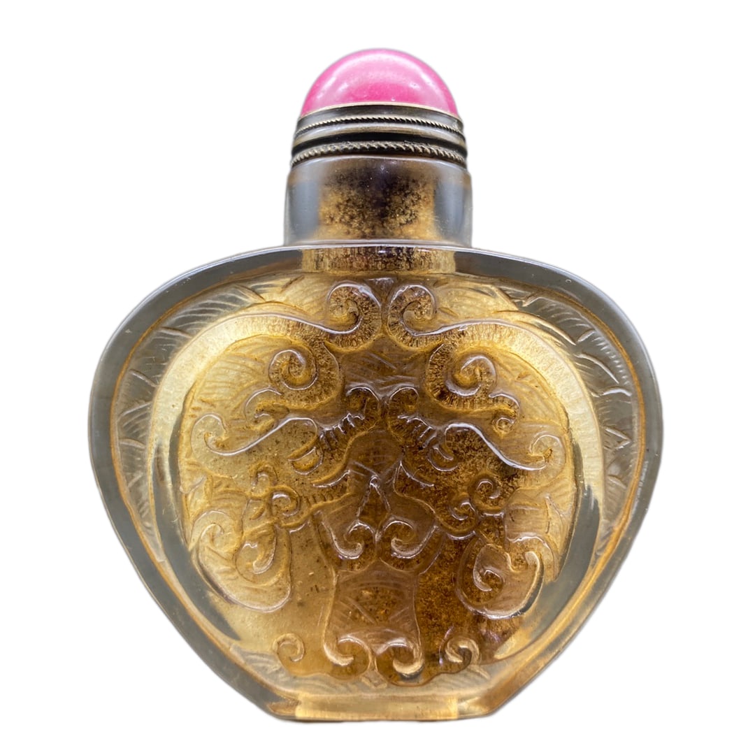 Vintage Peking Glass Snuff Bottle w Dragon: Vintage Peking Glass Snuff Bottle w DragonDimension: 72 x 62 x 25 (mm)2.83 x 2.44 x 0.98 (inches) Weight: 0.19 lbs/ 88 g