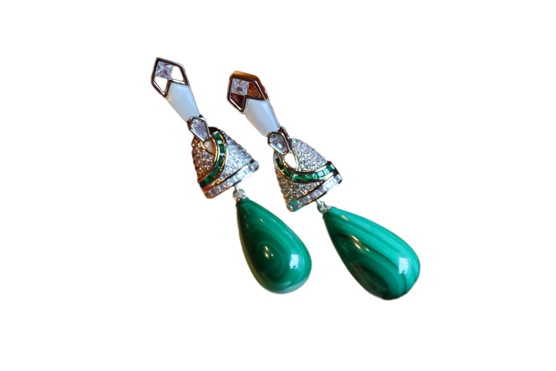 A Pair 925 Silver Inlay Malachite & Shell Earrings: A Pair 925 Silver Inlay Malachite & Shell EarringsDimension: 55 x 12 (mm) 2.16 x 0.47 (inches)