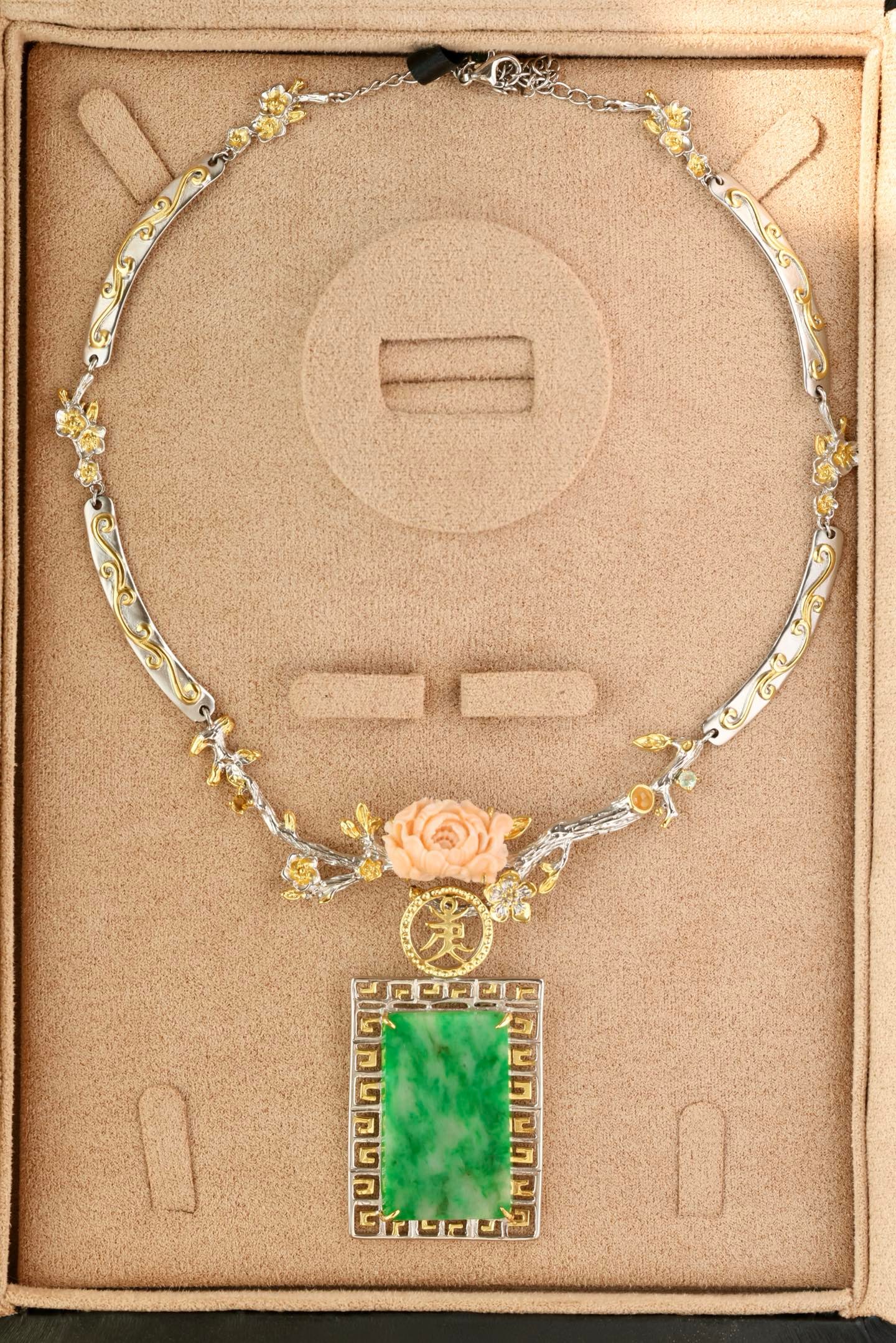 18K Gold Inlay Green Jadeite Lucky Pendant & 925 Silver Inlay Coral Flower Necklace: 18K Gold Inlay Green Jadeite Lucky Pendant & 925 Silver Inlay Coral Flower NecklaceDimension: 70.9 x 34.3 (mm) 2.79 x 1.35 (inches)Dimension: 40.3 x 23.4 (mm) 1.59 x 0.92 (inches)