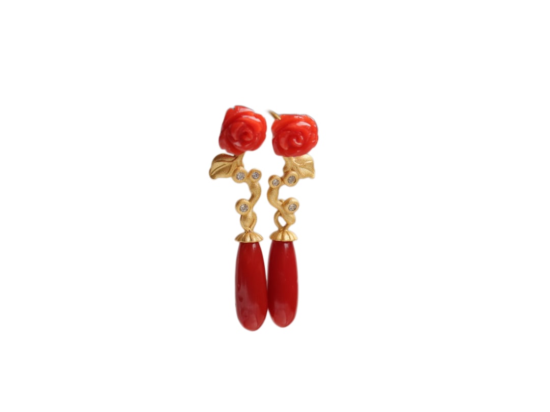 A Pair Silver Plated Gilt Gold Inlay Coral Earrings: A Pair Silver Plated Gilt Gold Inlay Coral Earrings