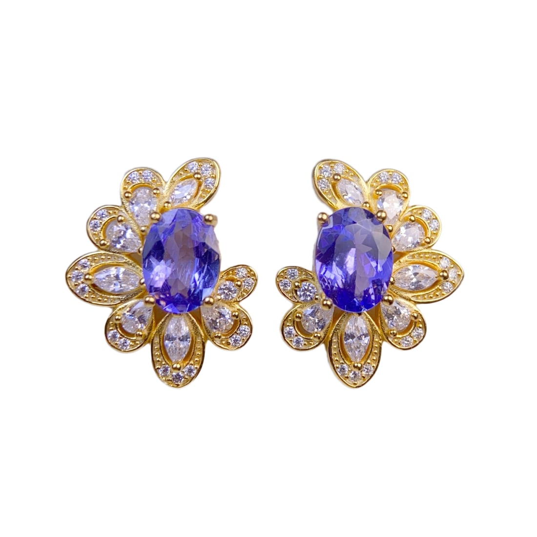 A Pair 925 Silver Inlay Tanzanite Earrings: A Pair 925 Silver Inlay Tanzanite Earrings Dimension: 6 x 8 (mm) 0.24 x 0.31 (inches)