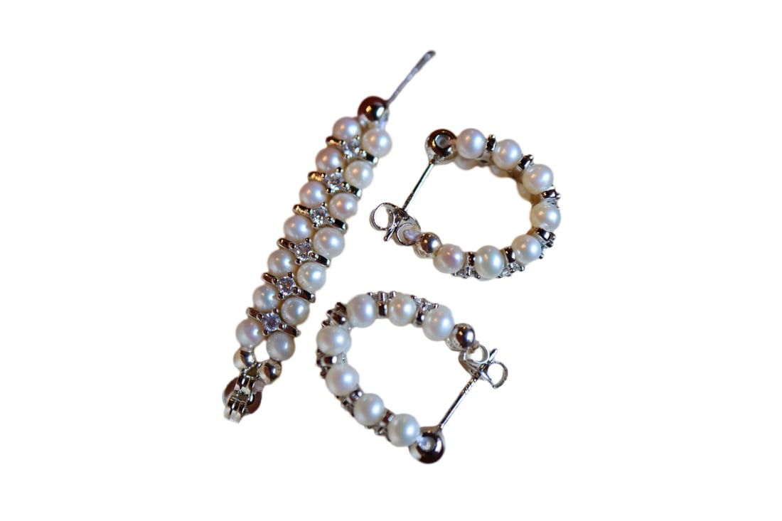 A Pair 925 Silver Inlay Pearl Earrings: A Pair 925 Silver Inlay Pearl Earrings Dimension: 40 (mm) 1.57 (inches)