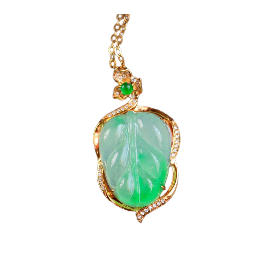 18K Gold Inlay Jadeite Hand-Carved Leaf Pendant: 18K Gold Inlay Jadeite Hand-Carved Leaf PendantDimension: 31.3 x 16.8 x 6.3 (mm) 1.23 x 0.66 x 0.25 (inches)