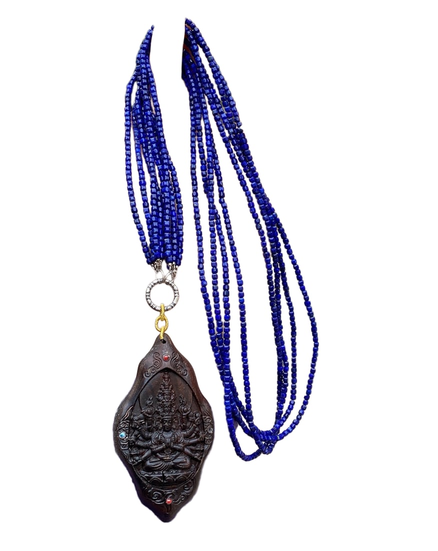 Chenxiang Wood Hand-Carved Pendant w Thousand-Hand Kwan-yin & w Lapis Lazuli Beads Necklace: Vintage Chenxiang Wood Hand-Carved Pendant w Thousand-Hand Kwan-yin & w Hand Woven Lapis Lazuli Beads Necklace .Dimension: 88 x 48 x 16 (mm) 3.46 x 1.89 x 0.63 (inches)