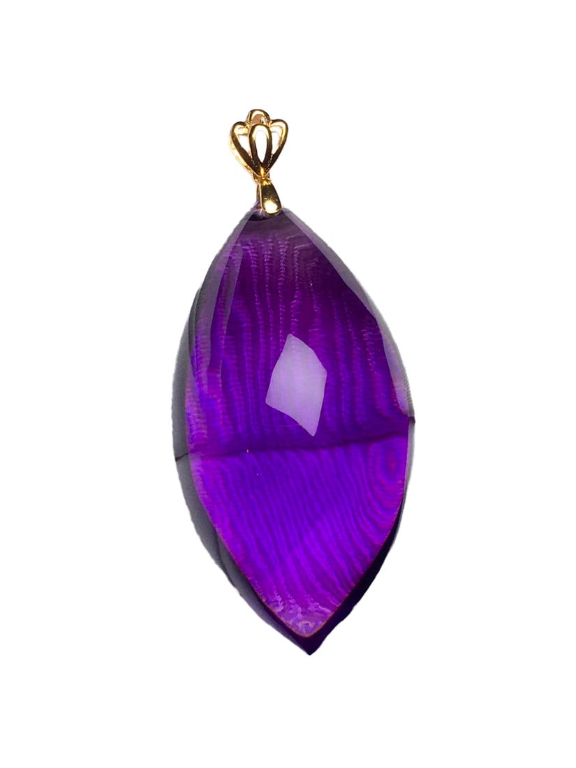 Natural Amethyst Pendant w 18K Gold Buckle: Natural Amethyst Pendant w 18K Gold Buckle.Natural Uruguayan Amethyst Pendant, Premium Lavender Color, Noble and Elegant, Crystal Clear. The amethyst radiates a noble purple glow, embodying the idea t