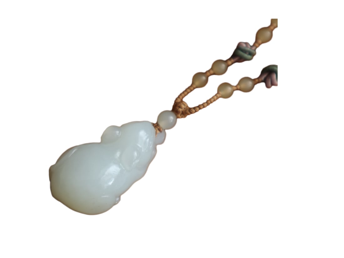 Natural Hetian Jade Hand-Carved Pendant w Fortune Mouse & Hand Woven Beads Necklace: Natural Hetian Jade Hand-Carved Pendant w Fortune Mouse & Hand Woven Beads NecklaceDimension: 32.2 x 18.3 x 13 (mm) 1.27 x 0.72 x 0.51 (inches)