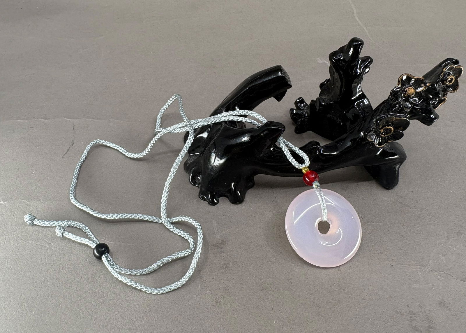 Natural Agate Lucky Pendant: Natural Agate Lucky PendantDimension: 30 x 6 (mm) 1.18 x 0.24 (inches)Weight: 0.02 lbs/ 9.35 g