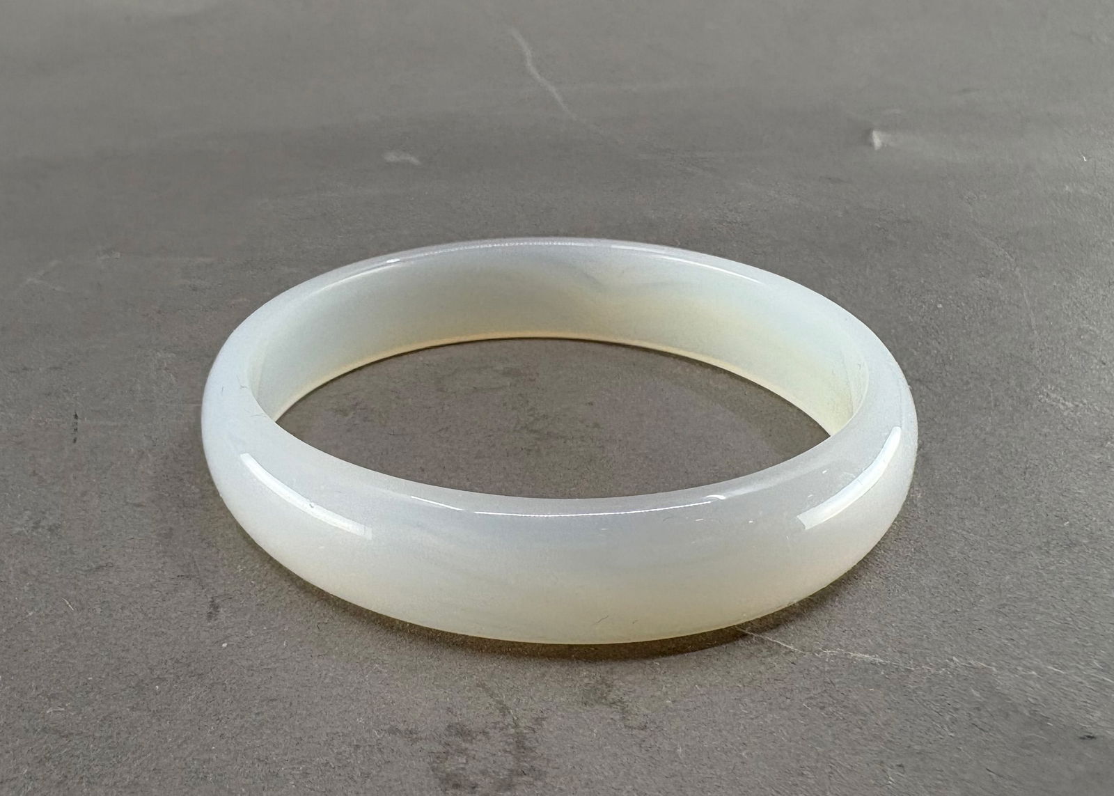 Inside Diameter 62mm Agate Bracelet: Inside Diameter 62mm Agate Bracelet Inside Diameter: 62 (mm) 2.44 (inches)Dimension: 73 x 14 (mm) 2.87 x 0.55 (inches)Weight: 0.07 lbs/ 33.11 g