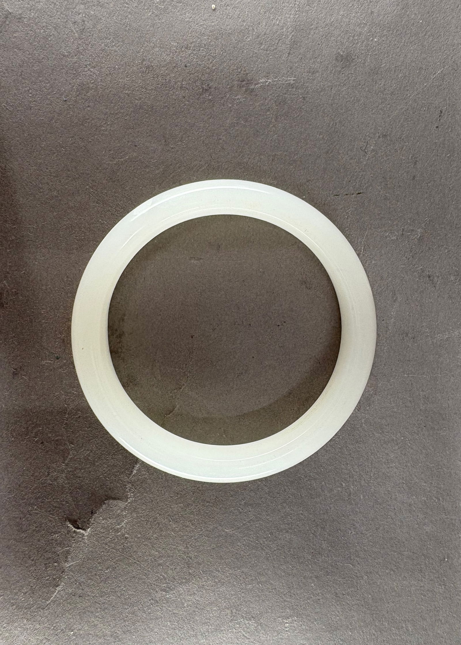 Superb Inside Diameter 56mm Hetian Jade Bracelet: Superb Inside Diameter 56mm Hetian Jade BraceletInside Diameter: 56 (mm) 2.20 (inches)Dimension: 73 x 14 (mm) 2.87 x 0.55 (inches)Weight: 0.11 lbs/ 50.12 g