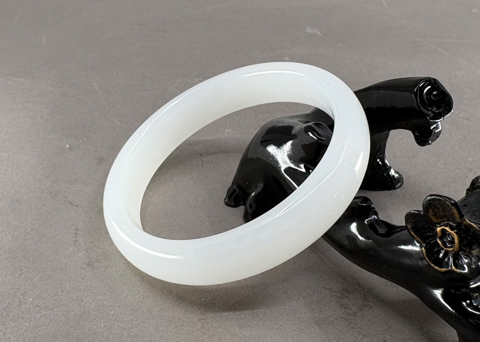 Inside Diameter 57.5mm Hetian Jade Bracelet: Inside Diameter 57.5mm Hetian Jade BraceletInside Diameter: 57.5 (mm) 2.26 (inches)Dimension: 73 (mm) 2.87 (inches)Weight: 0.10 lbs/ 47.12 g