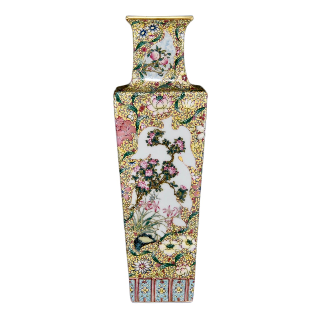 Porcelain Square Shape Vase Famille Rose w Flowers,Qing Dynasty QianLong Mark: Porcelain Square Shape Vase Famille Rose w Flowers,Qing Dynasty QianLong MarkDimension: 350 x 110 (mm) 13.78 x 4.33 (inches)