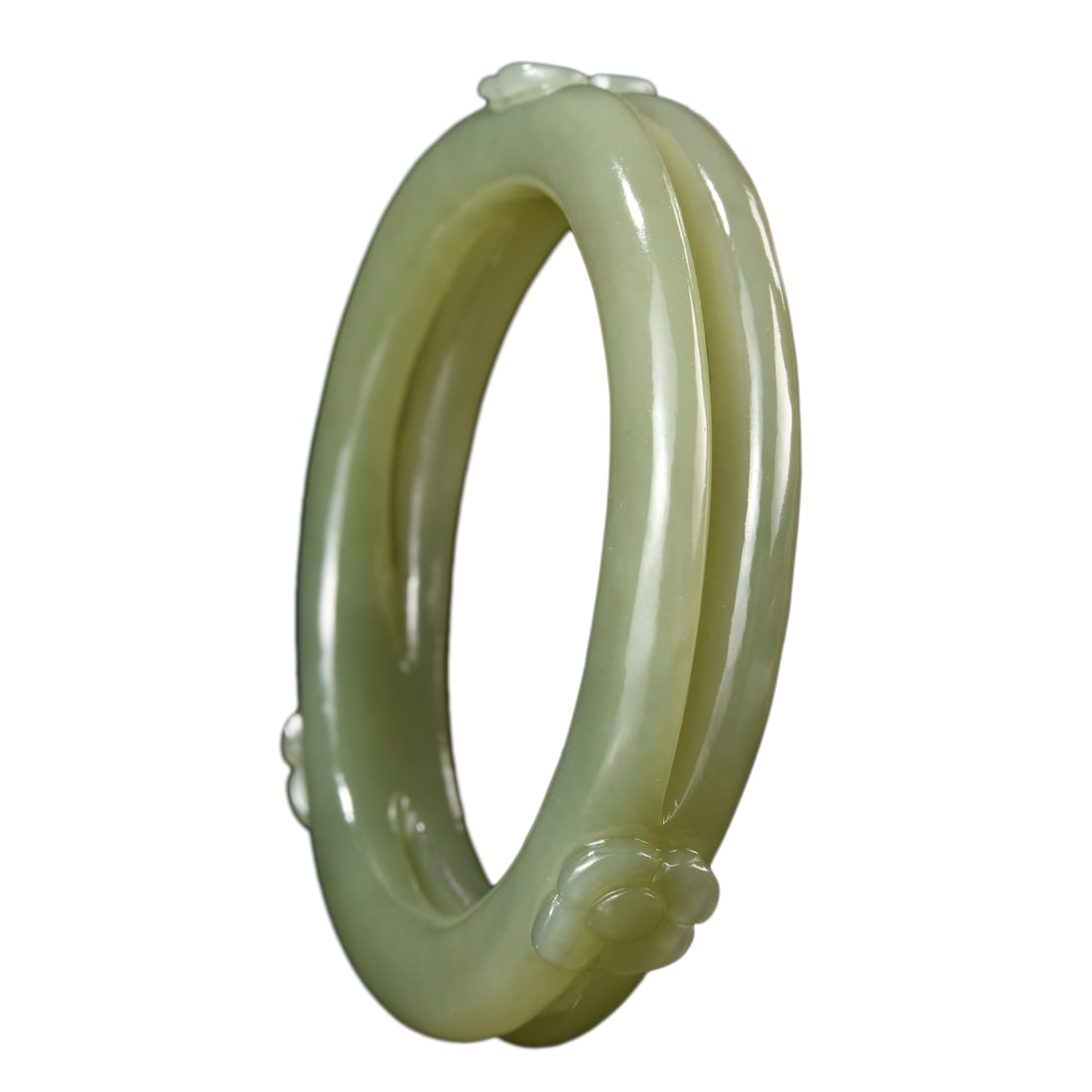 Inside Diameter 53.5mm Hetian Jade Bracelet w Four-leaf Clover: Inside Diameter 53.5mm Hetian Jade Bracelet w Four-leaf CloverInside Diameter: 53.5 (mm) 2.10 (inches)Dimension: 12.5 x 9.5 (mm) 0.49 x 0.37 (inches)