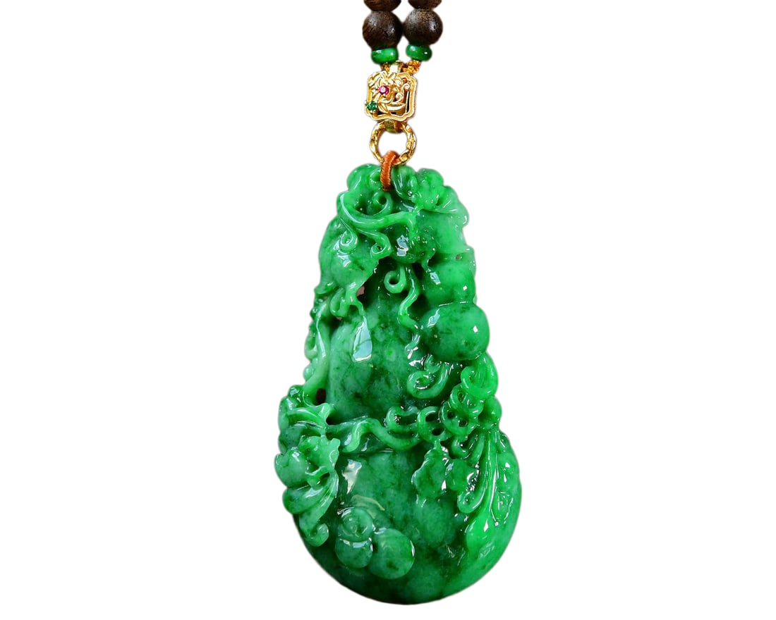 Green Jadeite Hand-Carved Pendant w Gourd & Hand Woven Chenxiang Wood Beads Necklace: Green Jadeite Hand-Carved Pendant w Gourd & Hand Woven Chenxiang Wood Beads NecklaceDimension: 53 x 28.6 x 10 (mm) 2.09 x 1.12 x 0.39 (inches)